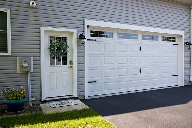 24/7 Emergency Garage Door Panel Replacement experts in Barton, NM